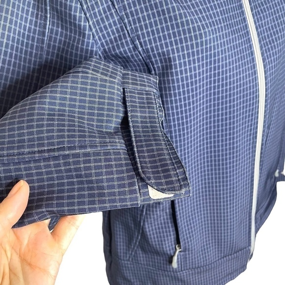 Water Resistant Plaid Jacket 💙 - Picture 6 of 12